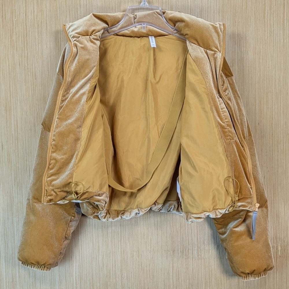 Fabletics Womens Wander Crushed Velour Honey Yellow Cropped Puffer Jacket XS - Picture 5 of 8